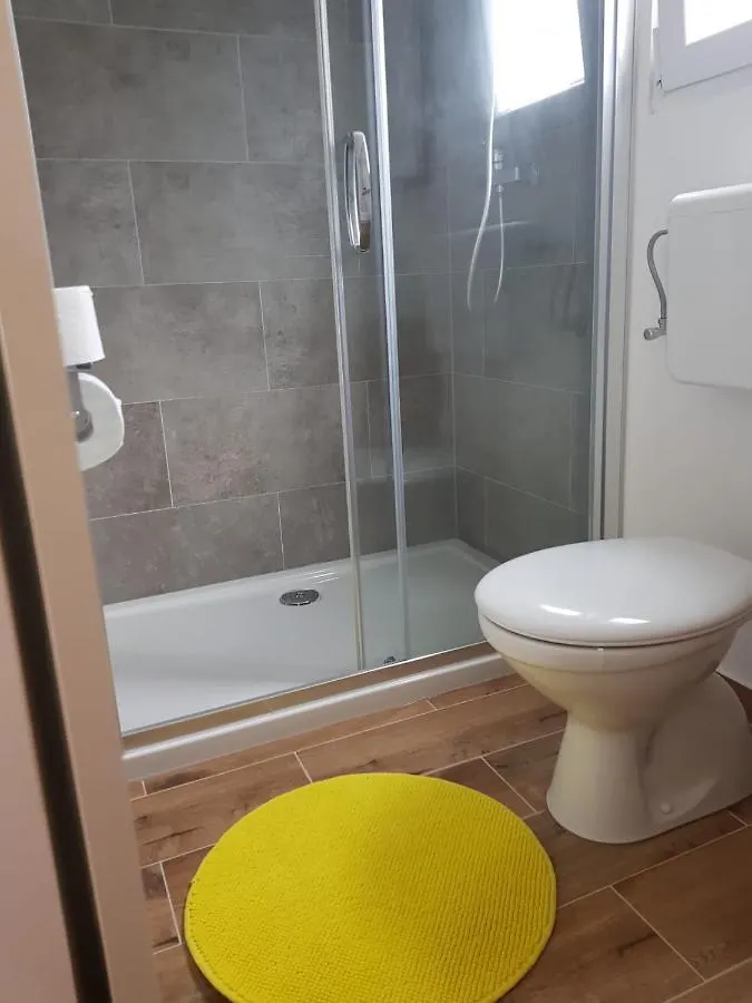 Kamp Karla & Bruno Otel Sveti Filip i Jakov 2*,
