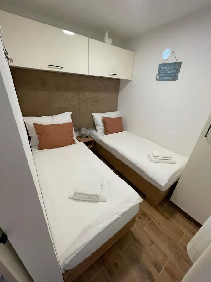 Kamp Karla & Bruno Otel Sveti Filip i Jakov