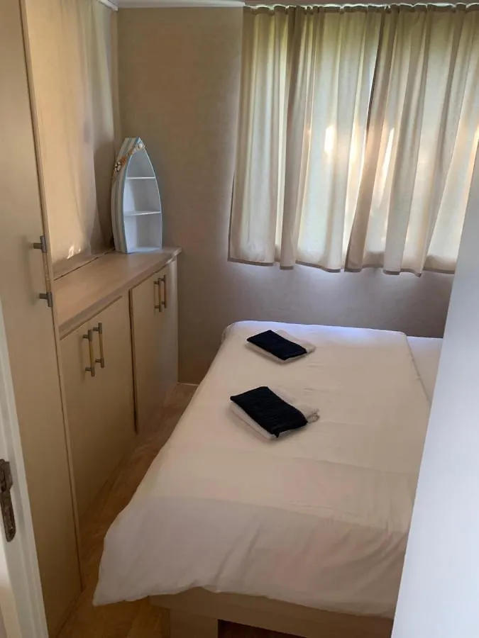 Kamp Karla & Bruno Otel Sveti Filip i Jakov 2*,  Hırvatistan