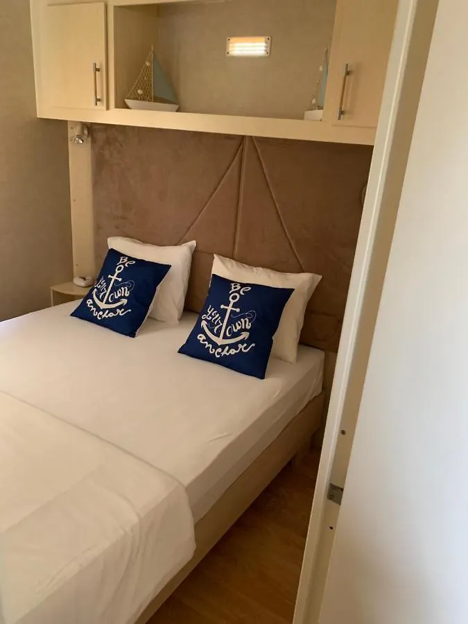 Kamp Karla & Bruno Hotel Sveti Filip i Jakov 2*,
